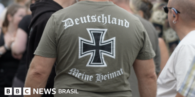 Legenda da foto, Muitos apoiadores da AfD acreditam que a Alemanha moderna deveria se orgulhar de...