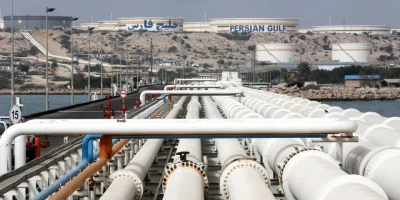 ExÃ©rcito do IrÃ£ ameaÃ§a destruir infraestruturas energÃ©ticas ligadas a EUA