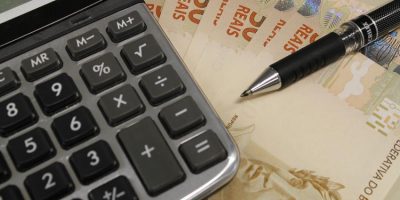 Para que o contribuinte possa usufruir do abatimento fiscal gerado por despesas médicas, é obri...