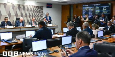 Legenda da foto, Proposta agora segue para o plenário, onde será votada em dois turnos