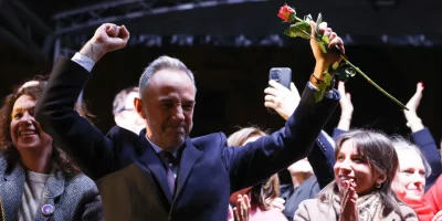 FranÃ§a vai Ã s urnas e mantÃ©m domÃ­nio da esquerda nas grandes cidades