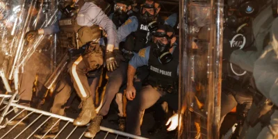 Centro de detenÃ§Ã£o de imigrantes em New Jersey Ã© palco de confrontos