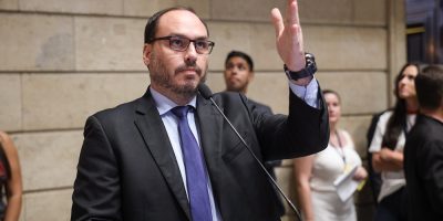 Antes da mudança de Carlos, os candidatos do grupo seriam De Toni e o senador Esperidião Amin (...
