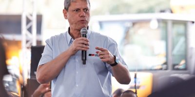 Governo do Estado de São Paulo Entrega de Máquinas Agrícolas para Municípios Paulistas Entreg...