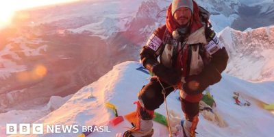 Legenda da foto, O alpinista britânico-nepalês Nirmal Purja, que liderou a expedição ao Broad...