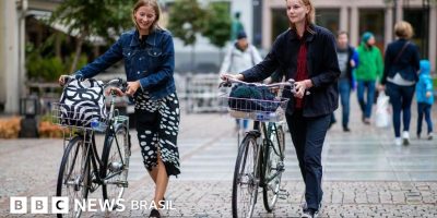 Legenda da foto, A Noruega produz e exporta petróleo e gás, mas seu consumo interno é baseado ...
