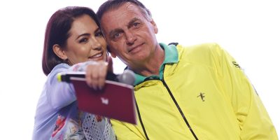 Michelle atualiza estado de saúde de Bolsonaro: 'Conseguiu se alimentar'