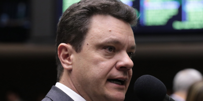 Líder do governo na Câmara, Odair Cunha (PT-MG), afirma que a nova isenção do IR irá ampliar...