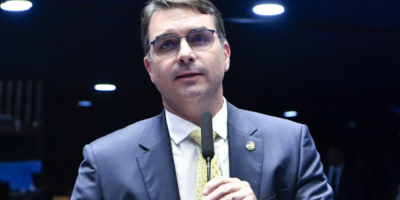 Flávio Bolsonaro disse que o Congresso 'tem obrigação de fazer a sua parte' no caso do Banco M...
