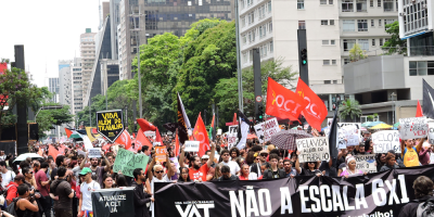 Manifestação pelo fim da escala de trabalho 6X1 na Avenida Paulista, região central de São Paulo