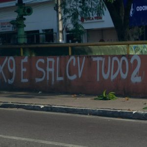 Pichações do Comando Vermelho (CV) no centro de Manaus, no Amazonas