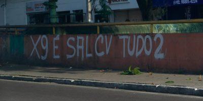 Pichações do Comando Vermelho (CV) no centro de Manaus, no Amazonas