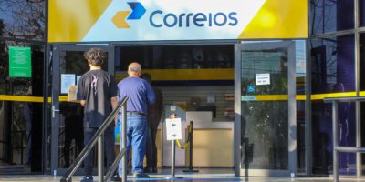 Greve ocorre em meio a uma grave crise financeira enfrentada pelos Correios