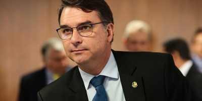 Flávio Bolsonaro ainda criticou o Intercept Brasil que revelou suas conversas com Daniel Vorcaro