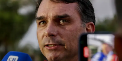 "É óbvio que ele não poderia participar dessa articulação, e aí pretende articular para dei...