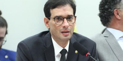 Leo Prates apresentou relatório favorável à aprovação da PEC