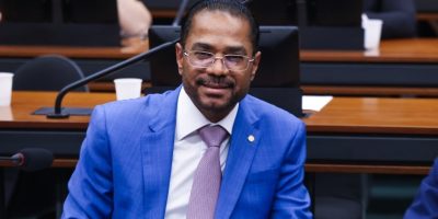 Estadual,NOTÍCIAS Jurailton Santos homenageia Márcio Marinho com a Comenda 2 de Julho Posted on...