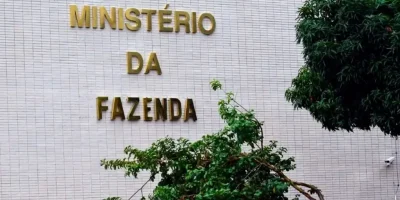 Na CGU, um cidadão registrou uma denúncia anônima. Ele pediu que fosse apurada a compra por te...