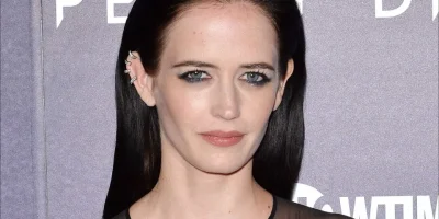 Eva Green Ã© hospitalizada apÃ³s lesionar perna durante gravaÃ§Ã£o de 'Wandinha'