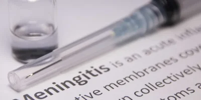 Entenda o que Ã© meningite meningocÃ³cica bacteriana, doenÃ§a em surto na Inglaterra