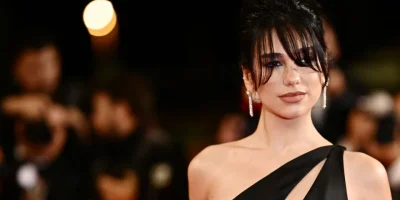 Dua Lipa processa Samsung por uso indevido de imagem em caixas de televisÃ£o