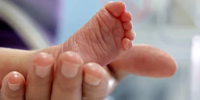 BebÃª de 1 ano Ã© baleado durante confronto entre criminosos na zona norte do Rio