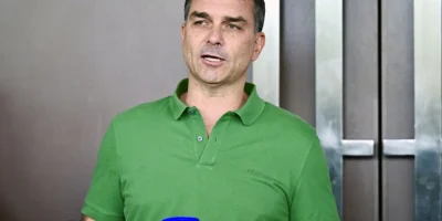 Aliados de Lula pedem que PGR investigue FlÃ¡vio Bolsonaro por possÃ­vel atentado Ã  soberania