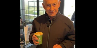 Netanyahu ironiza boatos sobre morte e diz estar âmortinho por cafÃ©â