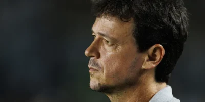 SuspensÃ£o de AndrÃ© abre espaÃ§o para xodÃ³ de Diniz no Corinthians