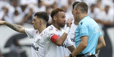 Neymar deixa jogo apÃ³s erro da arbitragem e Santos Ã© atropelado pelo Coxa