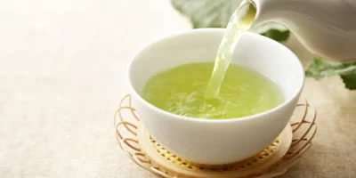 ChÃ¡ verde substituindo cafÃ©? Entenda efeitos de cada bebida no organismo