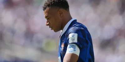 Depois de chuva e pausa, FranÃ§a de MbappÃ© nÃ£o dÃ¡ chances ao Iraque