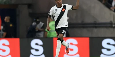Vasco anuncia a renovaÃ§Ã£o do emprÃ©stimo do zagueiro Robert Renan