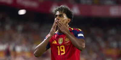 Espanha goleia CroÃ¡cia por 4 a 1; Inglaterra vence a primeira