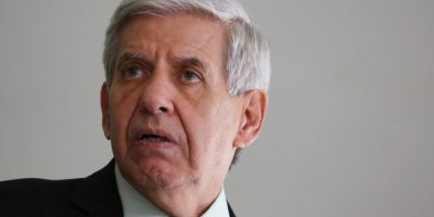 Augusto Heleno terá de entregar todos os passaportes, perderá registros de porte de arma de fog...