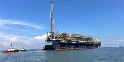 Navio-plataforma P-78 deixa estaleiro de Singapura rumo ao campo de petróleo de Búzios