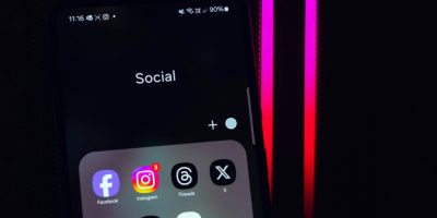 Redes sociais, celular, smartphone, X, Instagram, Facebook, TikTok