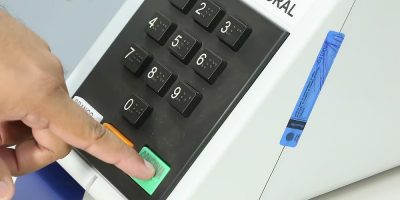 O voto em trânsito ocorre exclusivamente em eleições gerais, a medida não se aplica aos pleit...